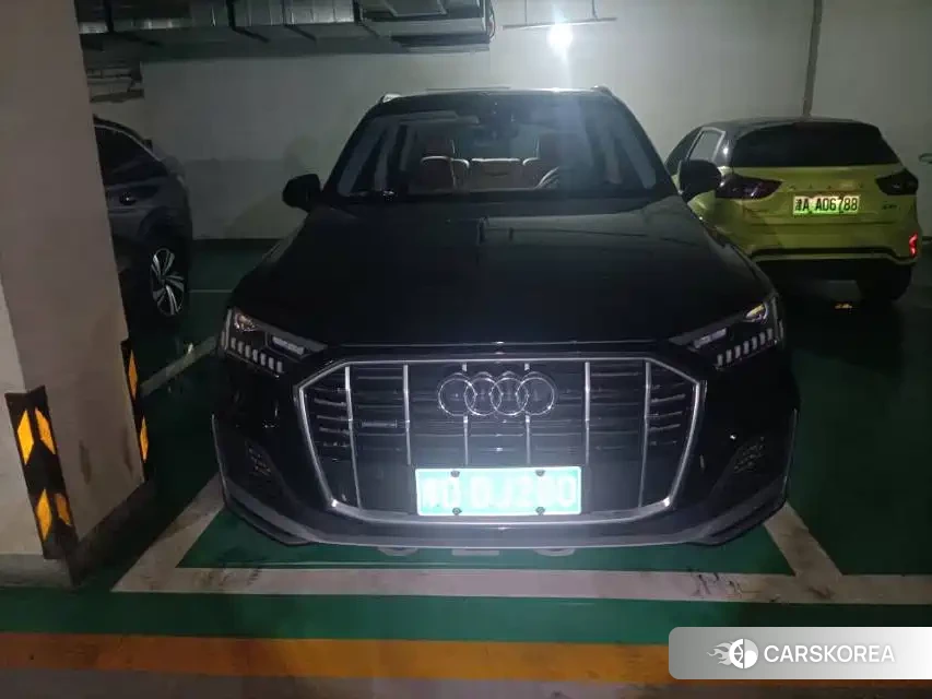 Audi Q7 2023 Черный из Китая, фото 5