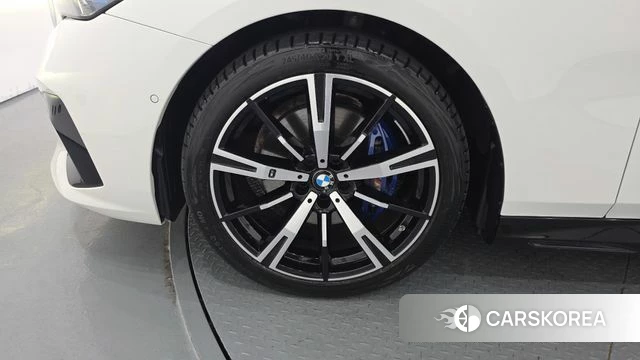 BMW 5 Series (G60) id 4630167 из Кореи 28