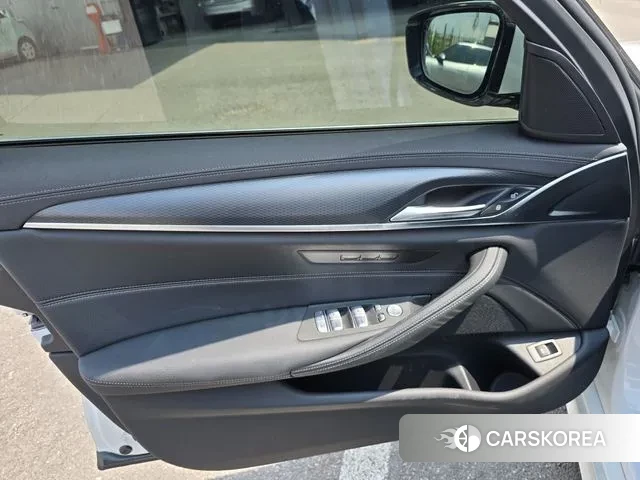 BMW 5 Series (G30) id 3043128 из Кореи 15