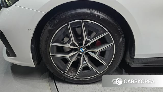 BMW 5 Series (G60) id 4634965 из Кореи 26