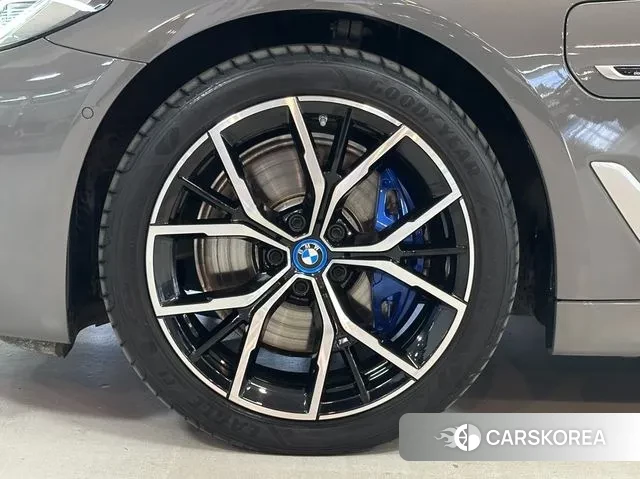 BMW 5 Series (G30) id 3438167 из Кореи 15