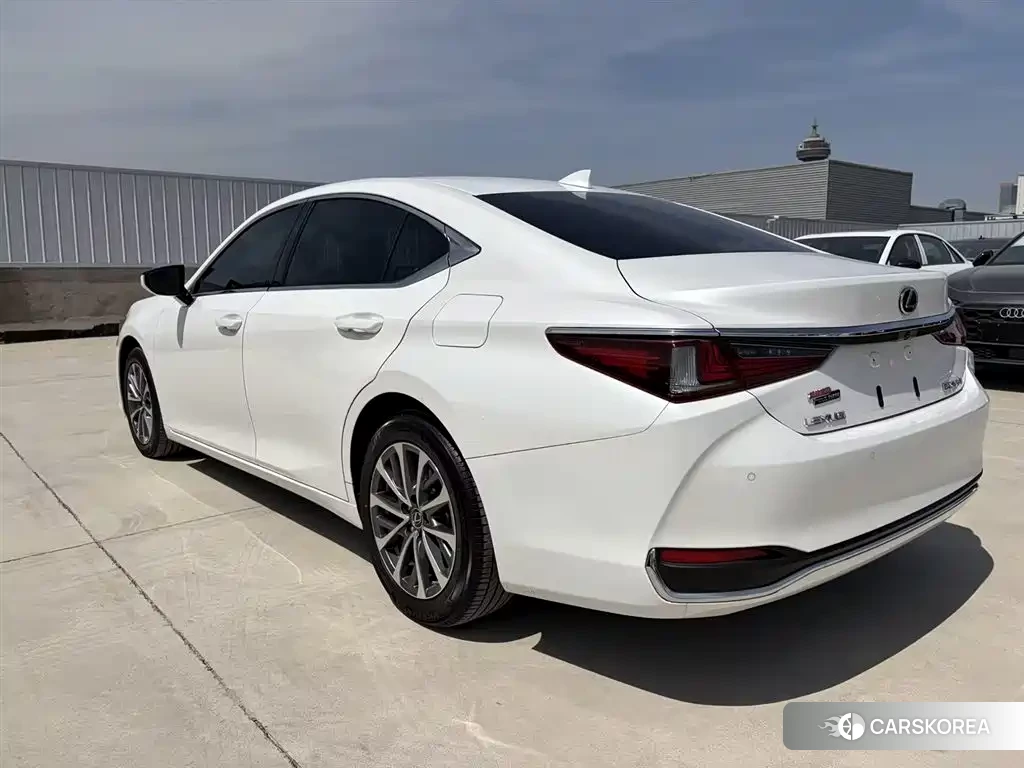 Lexus ES id 4669420 из Китая 15