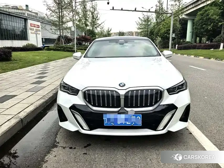 BMW 5 series 2024 Белый из Китая, фото 5