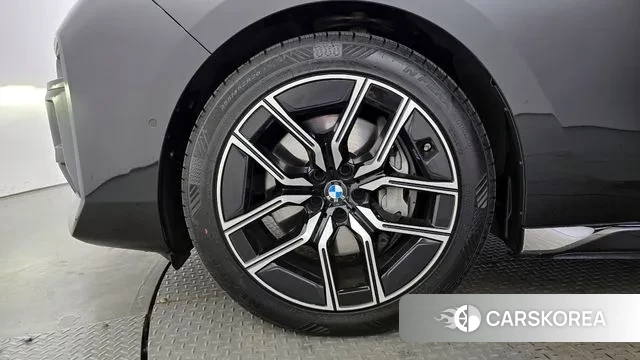 BMW 7 Series (G70) id 3544486 из Кореи 15