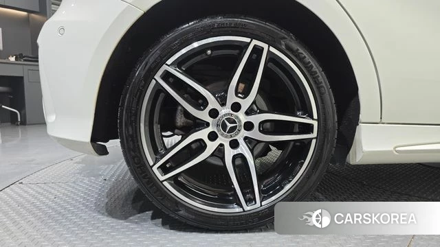 Mercedes-Benz A-Class W176 id 4633258 из Кореи 31