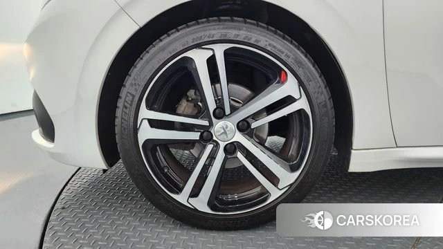 Peugeot 208 id 3955810 из Кореи 15