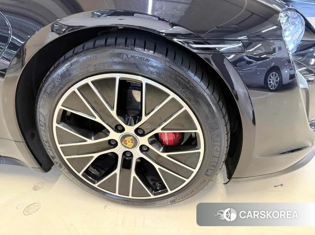 Porsche Taycan id 3866421 из Кореи 12