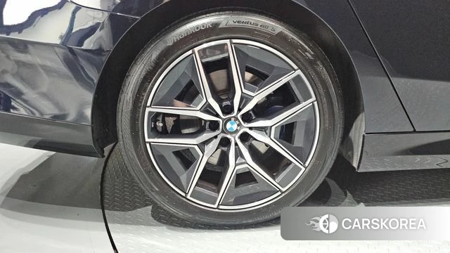 BMW 5 Series (G60) id 4645476 из Кореи 31