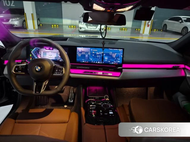 BMW 5 Series (G60) 2025 Черный из Кореи, фото 5