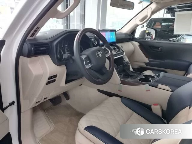 Toyota Land Cruiser (imported) 2024 Белый из Китая, фото 5