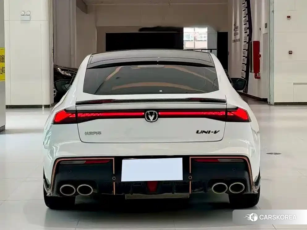 Chang'an UNI-V 2022 Белый из Китая, фото 5