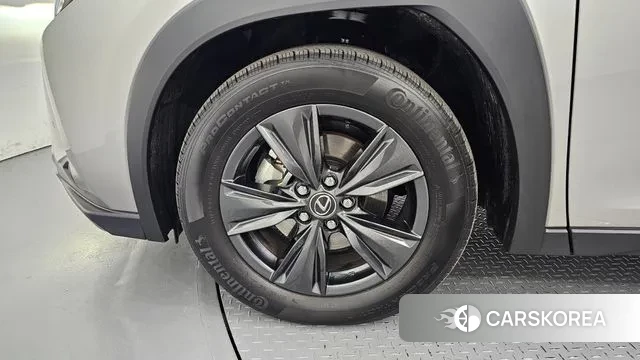 Lexus UX300h id 3731811 из Кореи 15