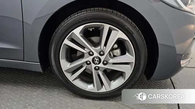 Hyundai Avante AD id 3698951 из Кореи 16