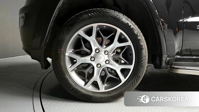 Jeep Grand Cherokee id 4284550 из Кореи 15