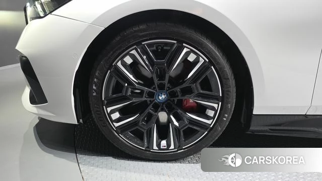 BMW i5 (G60) id 4916756 из Кореи 29