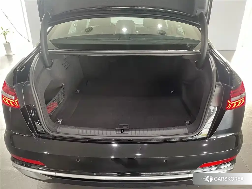 Audi A6L id 4515335 из Китая 13