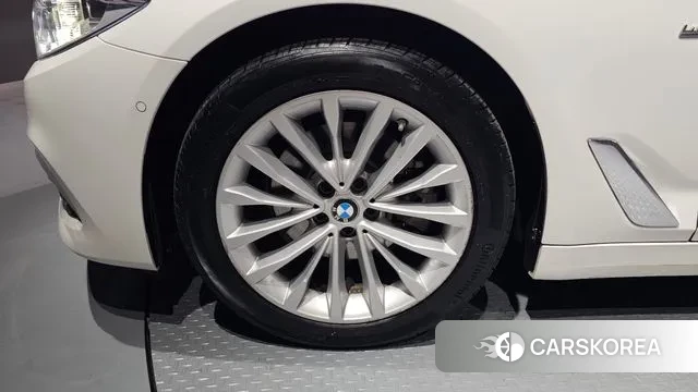 BMW 5 Series (G30) id 3703896 из Кореи 15