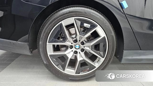 BMW 5 Series (G60) id 4499934 из Кореи 26