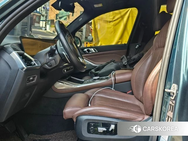 BMW X7 (G07) 2023 Небесно-голубой из Кореи, фото 5
