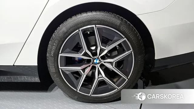 BMW 5 Series (G60) id 3670198 из Кореи 15