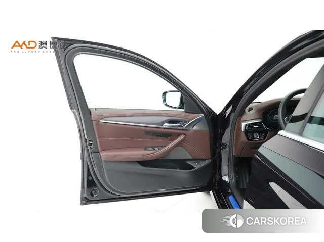 BMW 5 series 2021 Черный из Китая, фото 5