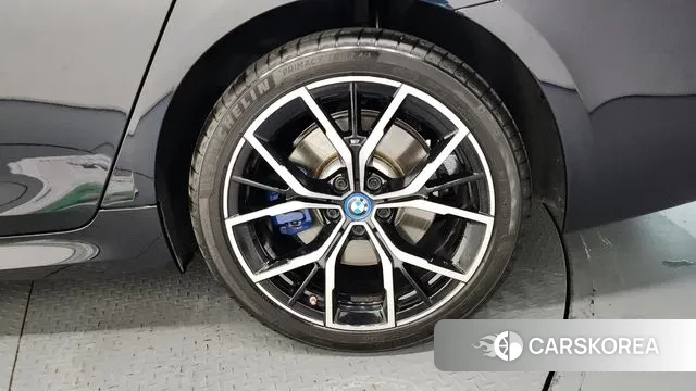 BMW 5 Series (G30) id 2884286 из Кореи 15