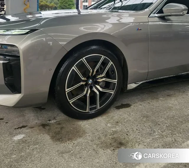 BMW 7 Series (G70) 2023 Песочный из Кореи, фото 5