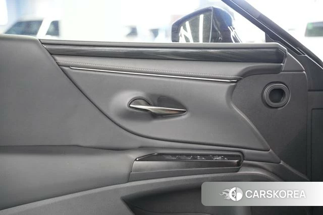 Lexus ES id 4240266 из Китая 19