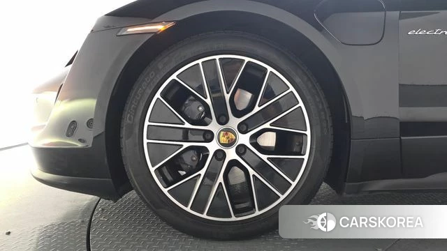 Porsche Taycan id 4395805 из Кореи 27