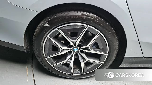 BMW 5 Series (G60) id 3963510 из Кореи 15