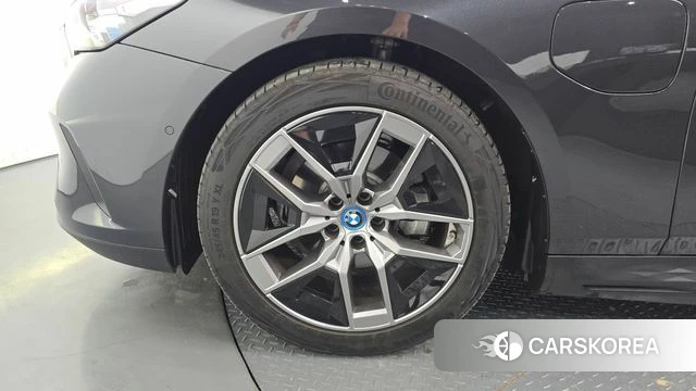 BMW 5 Series (G60) id 4686931 из Кореи 15