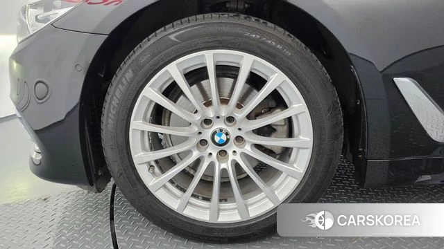 BMW 5 Series (G30) id 4873191 из Кореи 30