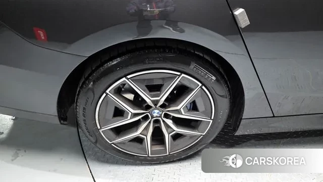 BMW 5 Series (G60) id 3371676 из Кореи 15