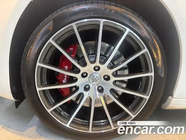 Maserati Quattroporte id 2718788 из Кореи 15