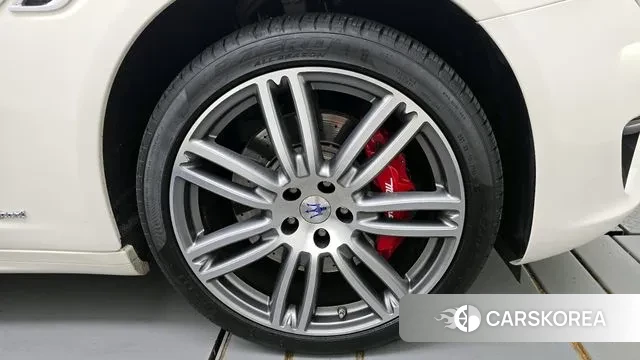 Maserati Quattroporte id 3090745 из Кореи 15