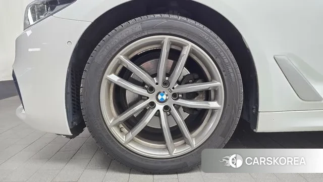 BMW 5 Series (G30) id 3408313 из Кореи 15