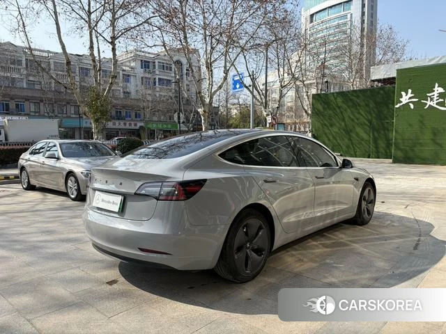 Tesla Model 3 2020 Серебристо-серый из Китая, фото 5