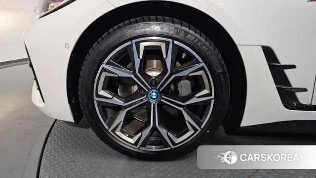 BMW i4 id 3007403 из Кореи 15