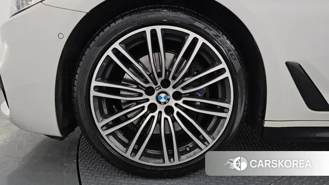 BMW 5 Series (G30) id 3540851 из Кореи 15