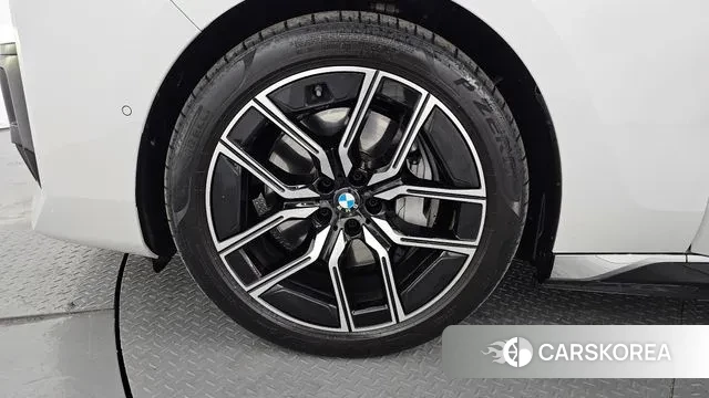 BMW i7 (G70) id 3610482 из Кореи 15