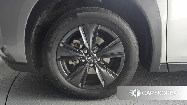 Lexus UX300h id 3876619 из Кореи 15