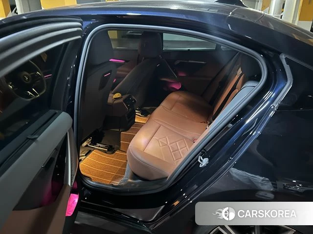 BMW 5 Series (G60) 2026 Черный из Кореи, фото 5
