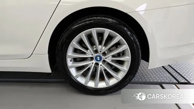 BMW 5 Series (G30) id 2989460 из Кореи 15