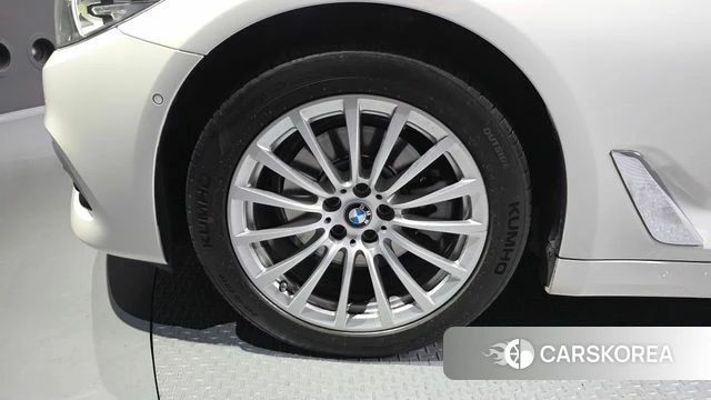 BMW 5 Series (G30) id 4245816 из Кореи 26