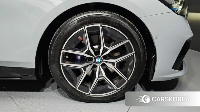 BMW 5 Series (G60) id 4194057 из Кореи 15