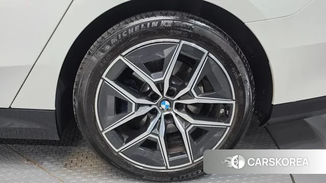 BMW 5 Series (G60) id 3512056 из Кореи 15