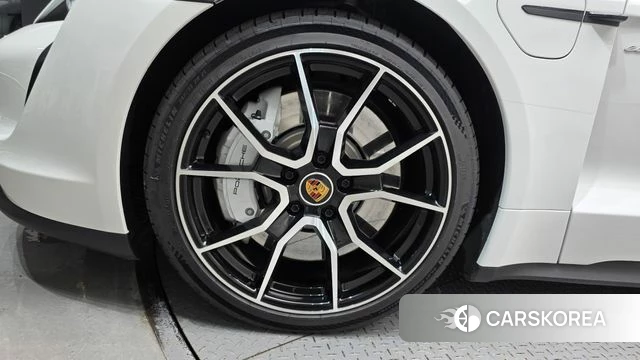 Porsche Taycan id 4578971 из Кореи 32