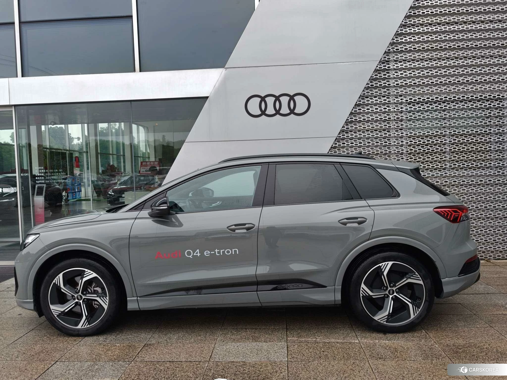 Audi Q4 2023 Серебристо-серый из Китая, фото 6