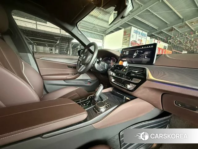 BMW 5 series 2023 Белый из Китая, фото 5