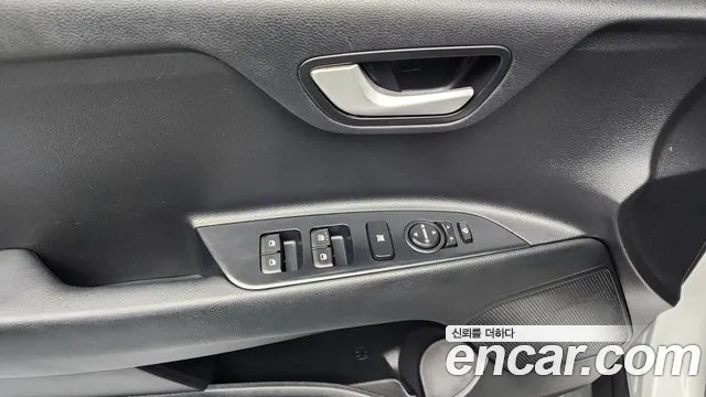 Kia Stonic id 2690332 из Кореи 15